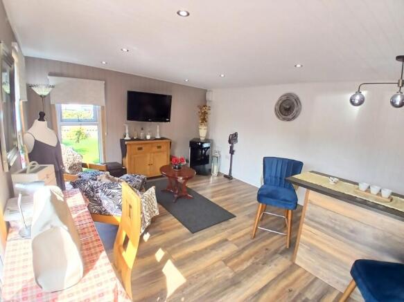 GARDEN ROOM 