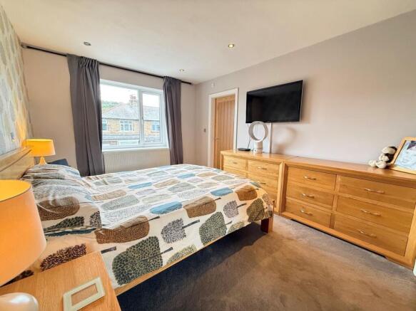 Semi-Detached for sale Image 12