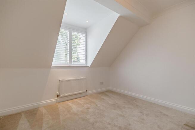 5 bed Detached for sale Image 7