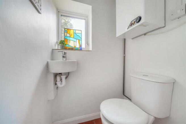 GUEST CLOAKROOM
