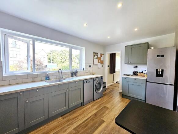 3 bed Semi-Detached for sale Image 9