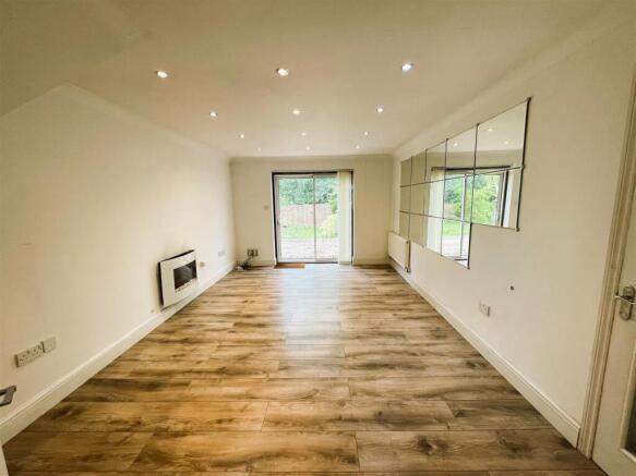 1a Fitzroy Close lounge.jpeg