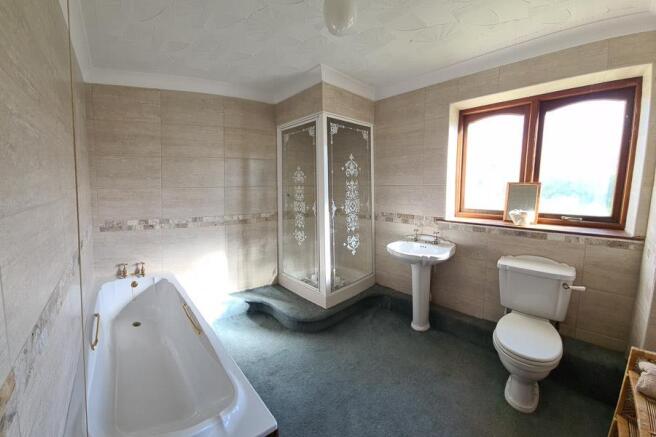 GROUND FLOOR BATHROOM