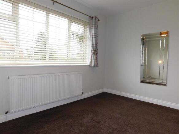 front bedroom (2).JPG