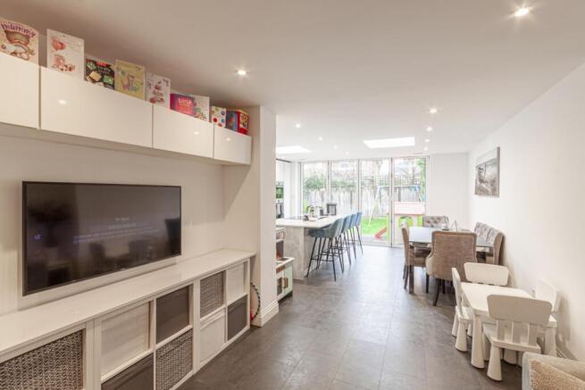 Chiltern Avenue, Bushey, WD23 photo 4