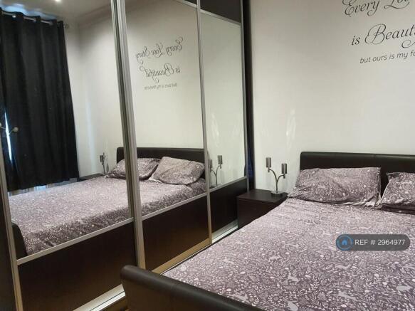 Bedroom - 3 Doors With Mirrors Built In Wardrobe