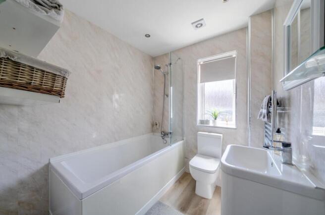2 bed Apartment to rent Image 4