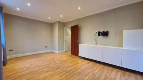 Bennett Street, Chiswick, W4