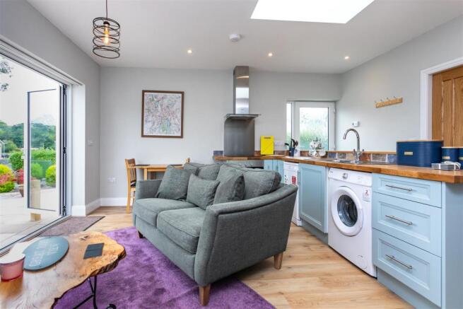 Annexe - Kitchen B.jpg