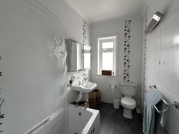 4 bed Terraced for sale Image 5