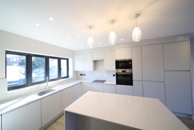 KITCHEN 2.JPG