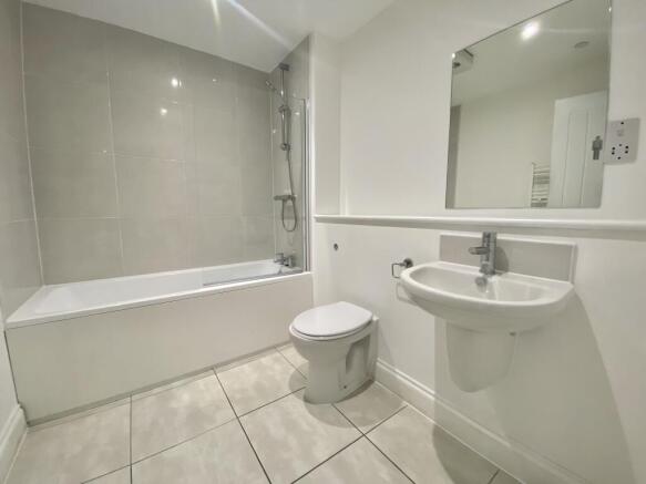 1 bed Apartment to rent Image 6