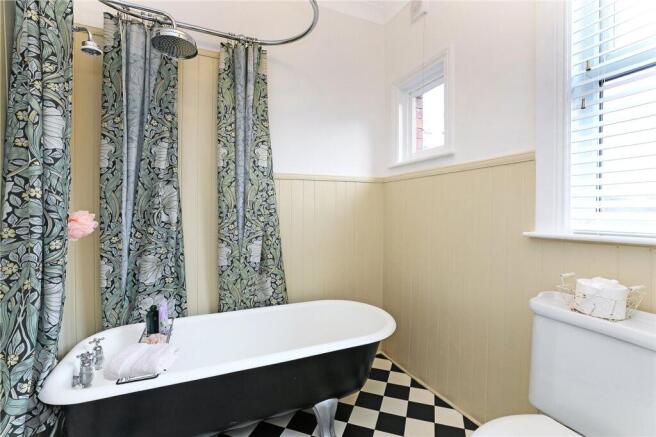 4 bed Detached for sale Image 8
