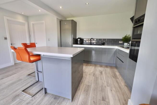 4 bed Detached for sale Image 9