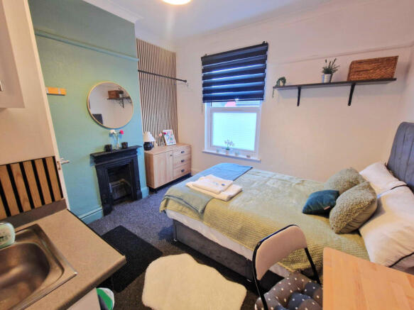 Upstairs front