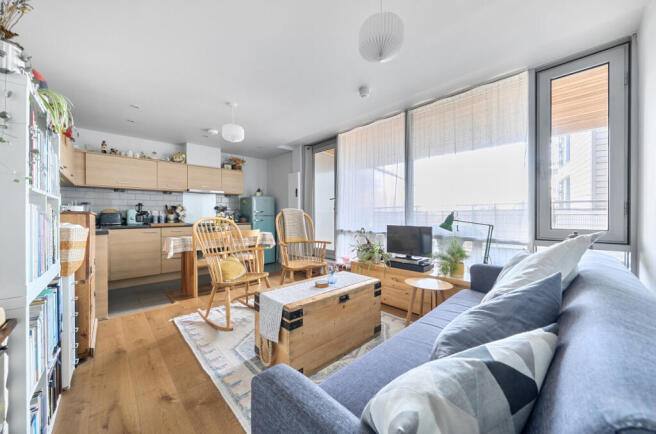 1404562-3-697a2f3...