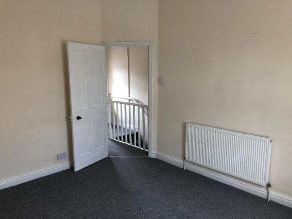 2 bed Terraced to rent Image 5