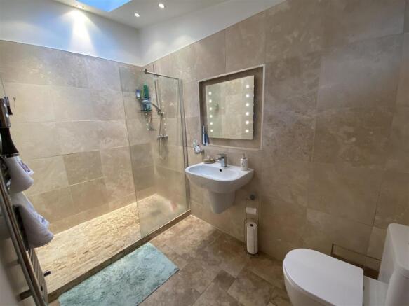 SHOWER ROOM