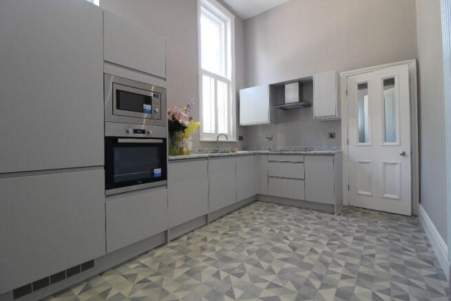 2 bed Apartment to rent Image 4