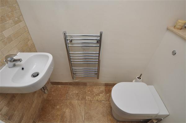Cloakroom/wc