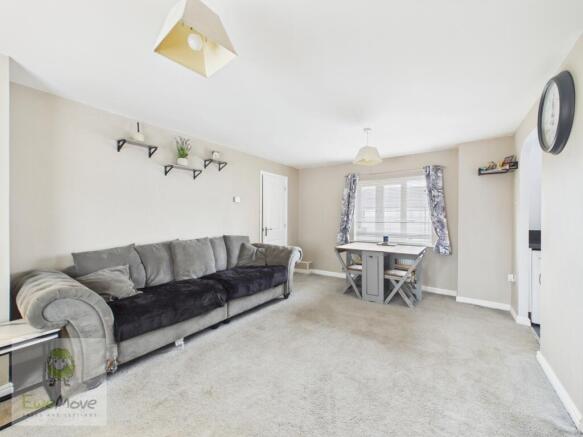 Toad Hall Crescent, Chattenden, Rochester ME3 8PA photo 3