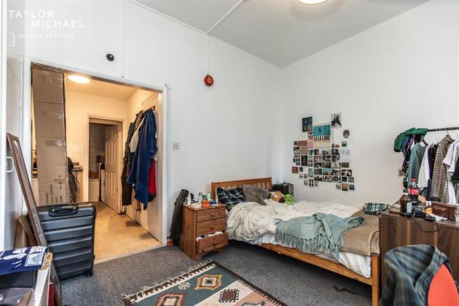 Studio Room