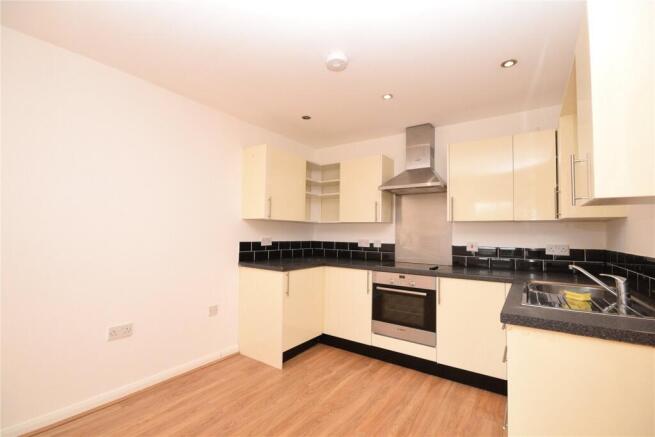 2 bed Semi-Detached to rent Image 2