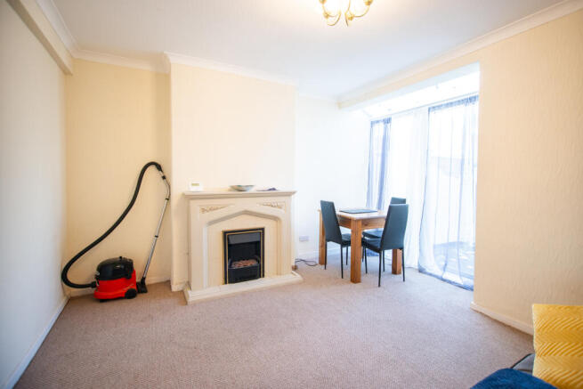 3 bed Terraced to rent Image 6