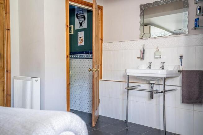 2 bed Apartment for sale Image 11