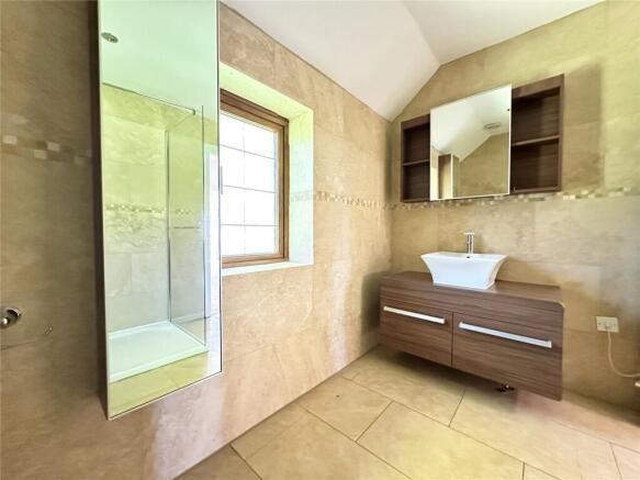 4 bed Detached to rent Image 7