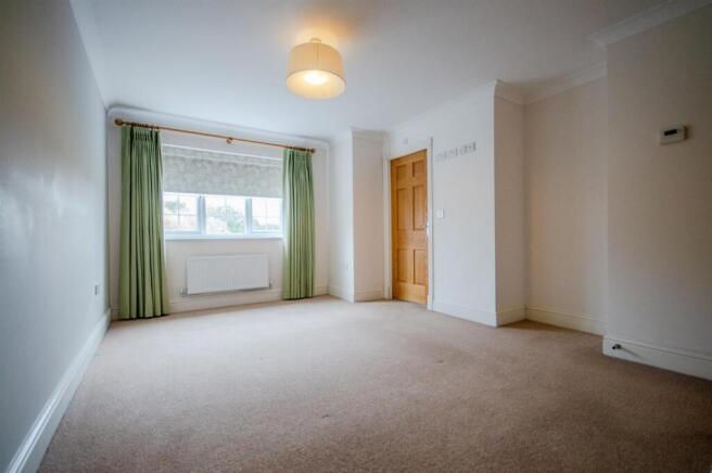 4 bed Terraced to rent Image 9