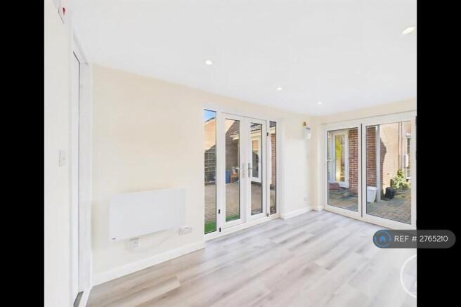 4 bed Detached to rent Image 7