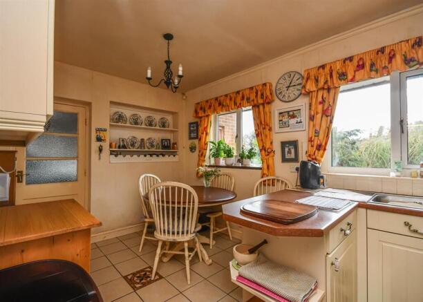 10 Crockington Close-5.jpg