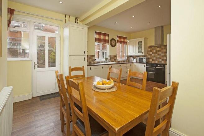 Kitchen/Dining...