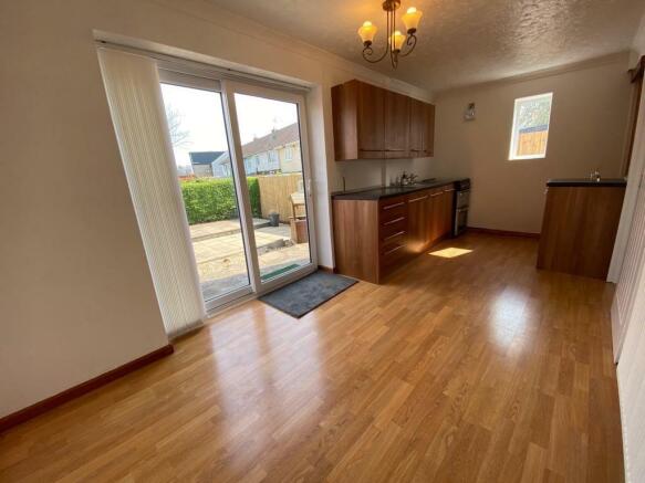 KITCHEN/DINING ROOM