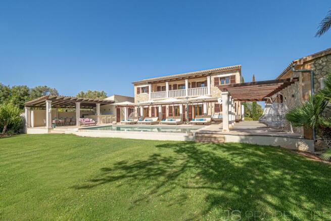 Elegant Country House with Guest House and Mountain Views in Pollensa