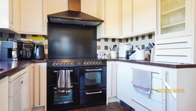 3 bed Semi-Detached for sale Image 8
