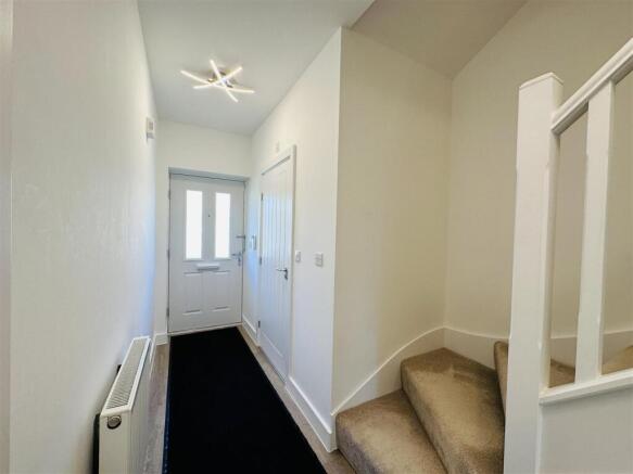 4 bed Detached for sale Image 5