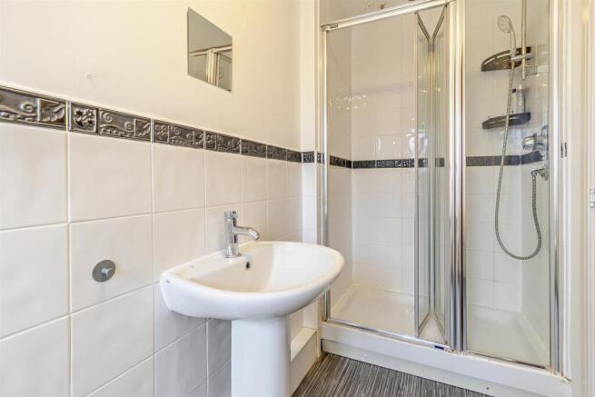 2 bed Apartment for sale Image 6