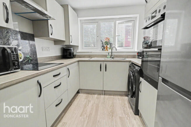 3 bed Semi-Detached for sale Image 12