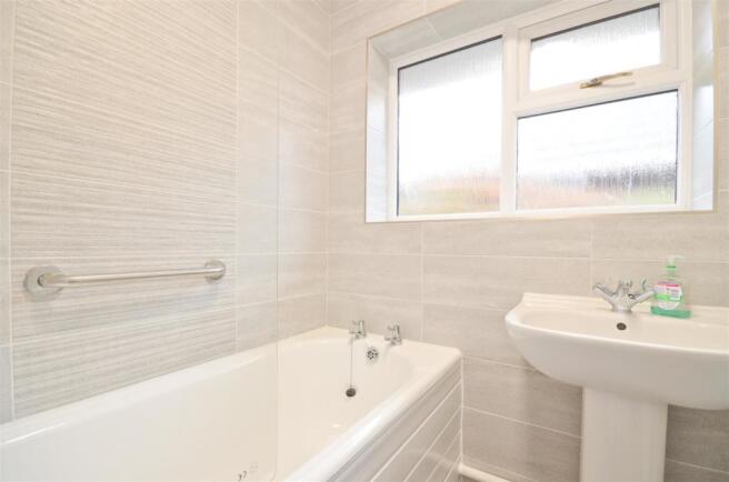 Bathroom - Ryde - Isle of Wight Estate Agents.JPG