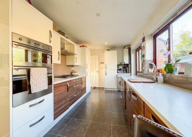 KITCHEN DINER