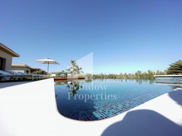 Luxurious 5 bedroom residence in Faro, in front of the Ria Formosa