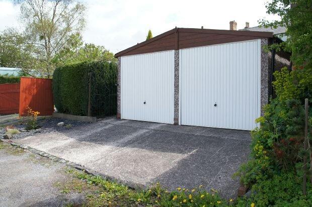 DOUBLE GARAGE