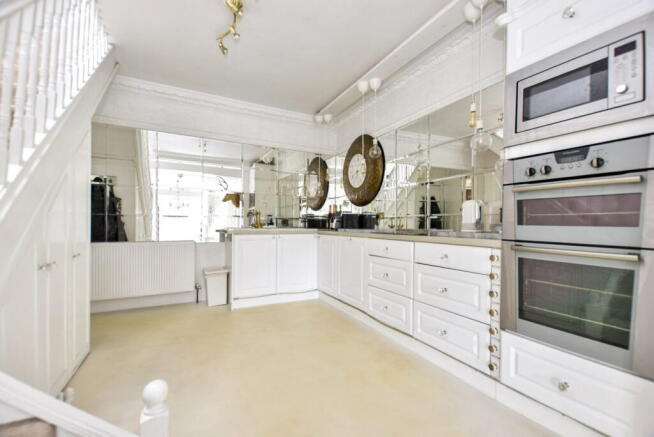 4 bed Detached for sale Image 6