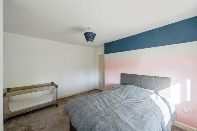 3 bed Semi-Detached for sale Image 10