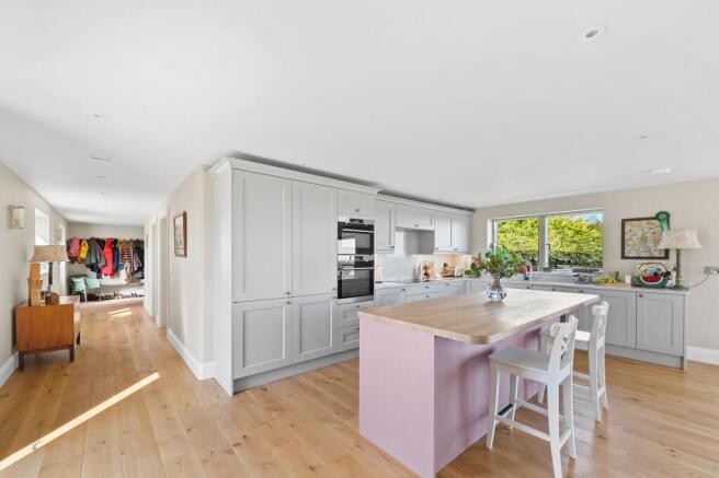 4 bed Detached for sale Image 5