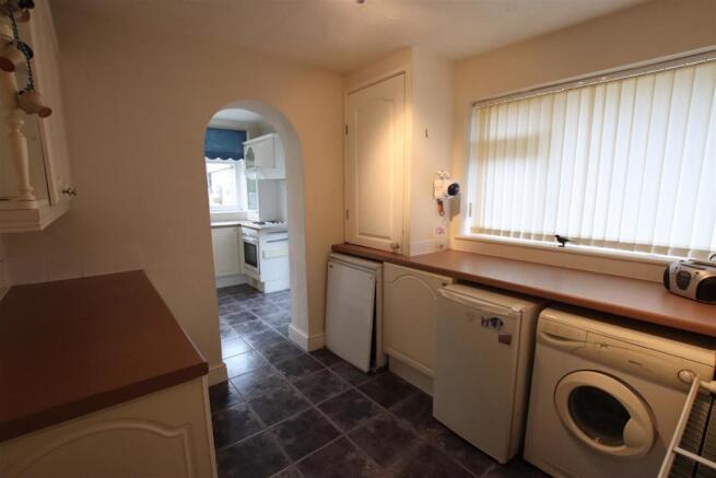 2 avon way kitchen.jpg