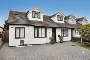 17, Moorcroft Avenue, Hadleigh, Benfleet SS7 2UH