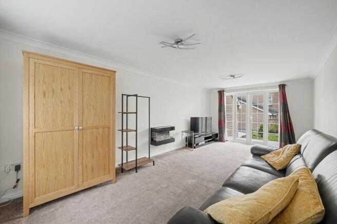 5 bed Detached for sale Image 9